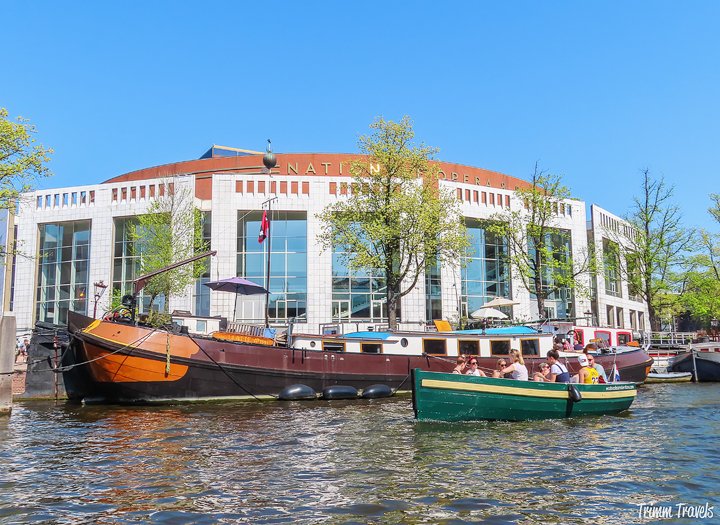 Amsterdam in April. Sounds awesome right? It is! Tulips, canal cruise, great food. I have the perfect relaxing two day spring weekend itinerary for you! #amsterdam #netherlands #holland #spring #april #weekend #itinerary #dutch #travel #destinations #europe