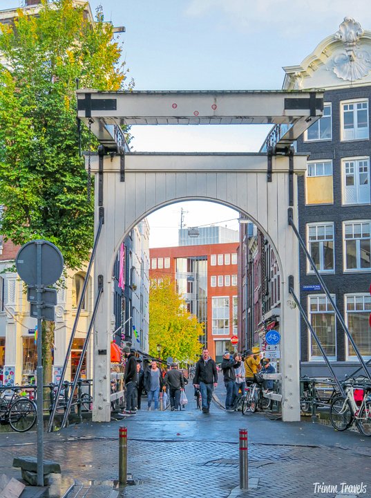 Amsterdam in April. Sounds awesome right? It is! Tulips, canal cruise, great food. I have the perfect relaxing two day spring weekend itinerary for you! #amsterdam #netherlands #holland #spring #april #weekend #itinerary #dutch #travel #destinations #europe