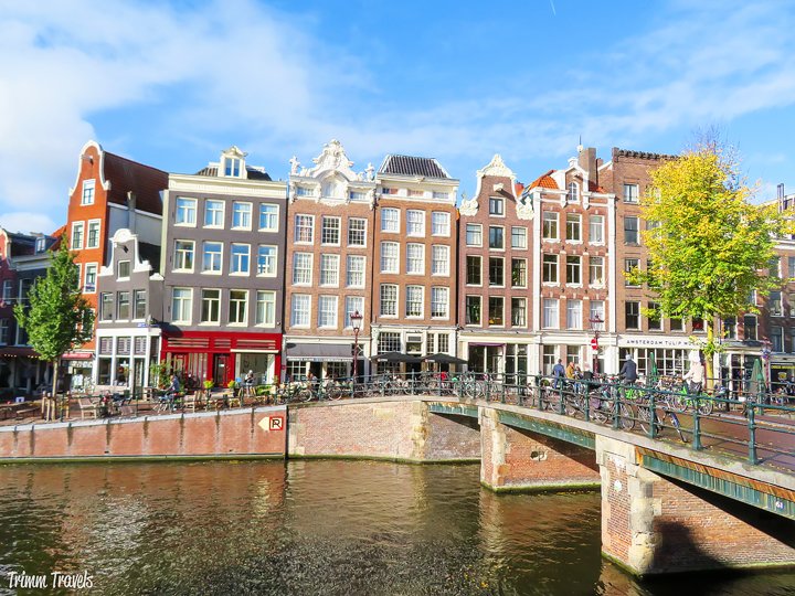 Amsterdam in April. Sounds awesome right? It is! Tulips, canal cruise, great food. I have the perfect relaxing two day spring weekend itinerary for you! #amsterdam #netherlands #holland #spring #april #weekend #itinerary #dutch #travel #destinations #europe