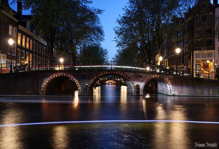 Amsterdam in April. Sounds awesome right? It is! Tulips, canal cruise, great food. I have the perfect relaxing two day spring weekend itinerary for you! #amsterdam #netherlands #holland #spring #april #weekend #itinerary #dutch #travel #destinations #europe