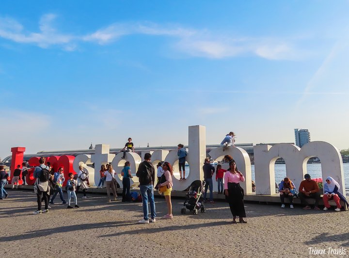 Amsterdam in April. Sounds awesome right? It is! Tulips, canal cruise, great food. I have the perfect relaxing two day spring weekend itinerary for you! #amsterdam #netherlands #holland #spring #april #weekend #itinerary #dutch #travel #destinations #europe