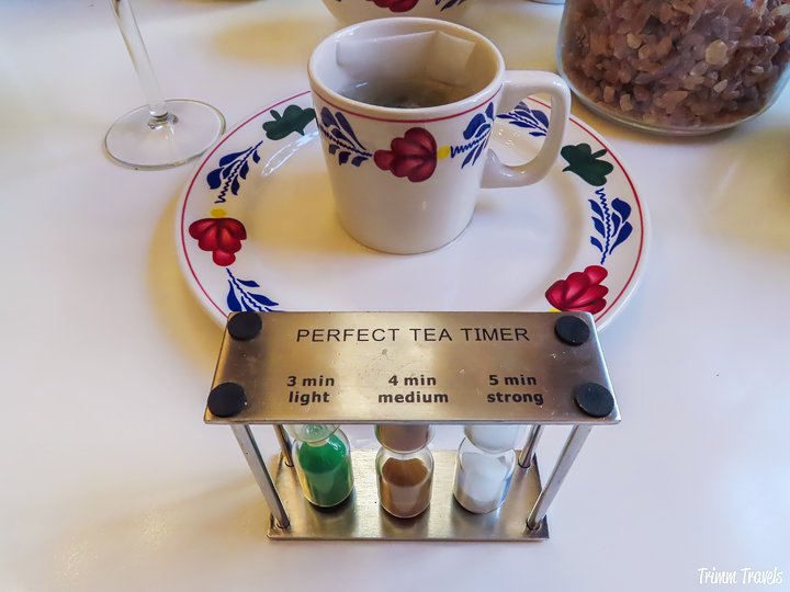 Amsterdam in April. Sounds awesome right? It is! Tulips, canal cruise, great food. I have the perfect relaxing two day spring weekend itinerary for you! #amsterdam #netherlands #holland #spring #april #weekend #itinerary #dutch #travel #destinations #europe
