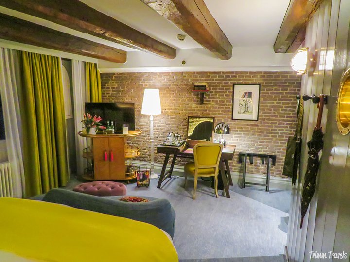 Amsterdam in April. Sounds awesome right? It is! Tulips, canal cruise, great food. I have the perfect relaxing two day spring weekend itinerary for you! #amsterdam #netherlands #holland #spring #april #weekend #itinerary #dutch #travel #destinations #europe